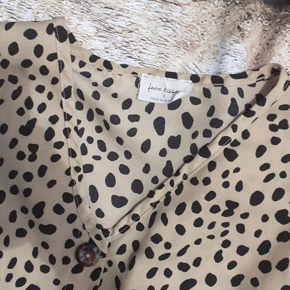 SOLD Dressy top - Picture 3 of 4